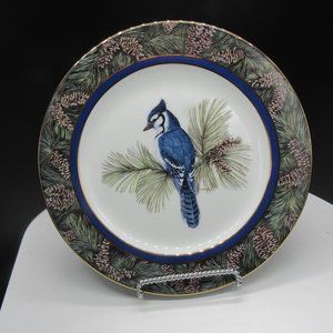 BEAUTIFUL BLUE JAY COLLECTOR PLATE "WHISPERING PINES-BLUE JAY" .